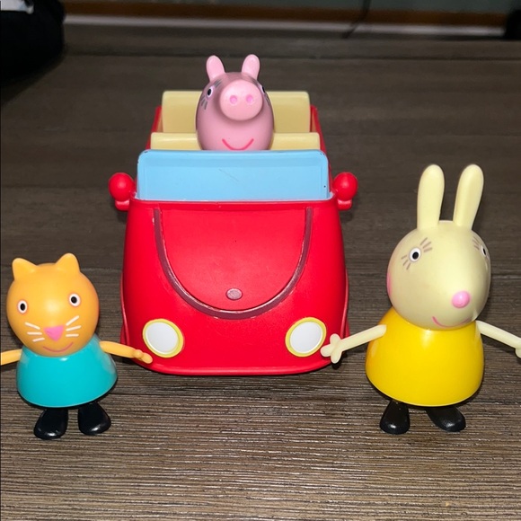 Props Pig And Friends With Car Cute Pieces to add to your Peppa Playhouse - Picture 1 of 5